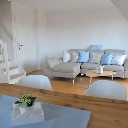 Haus-wattlaeufer-whg-06-luettje-koje * Böhl